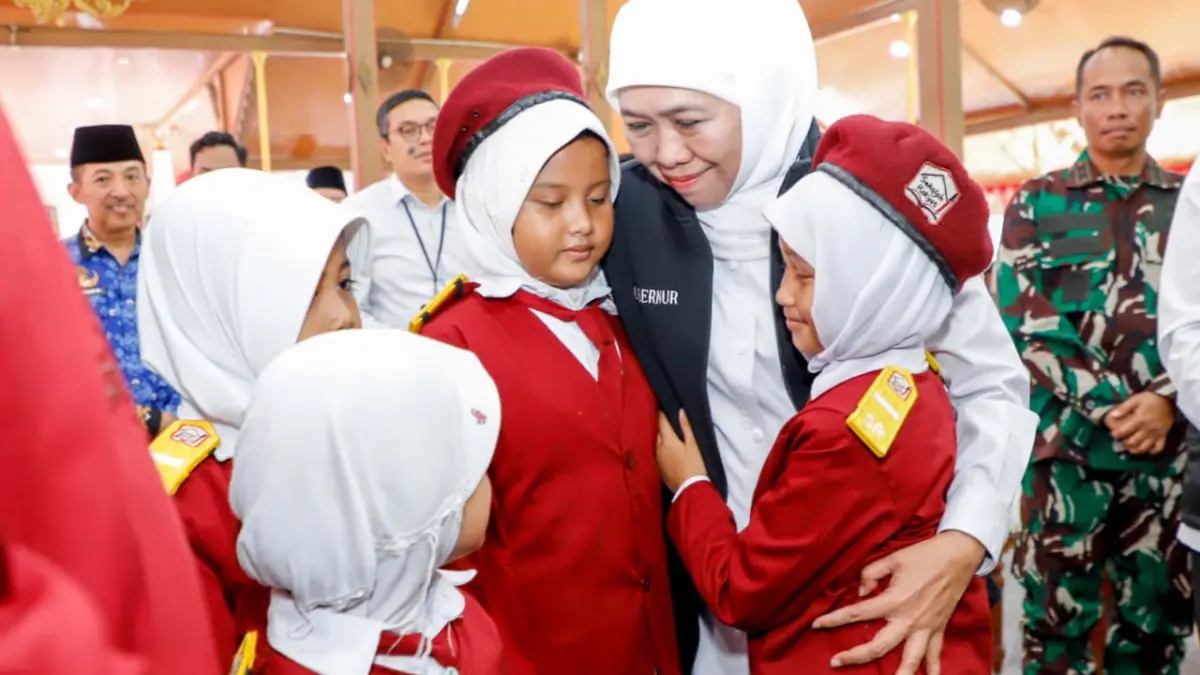 Gubernur Jatim Khofifah Indar Parawansa berkomitmen untuk menghadirkan pendidikan yang inklusif sekaligus membangun karakter melalui Sekolah Rakyat. (Humas Pemprov Jatim)