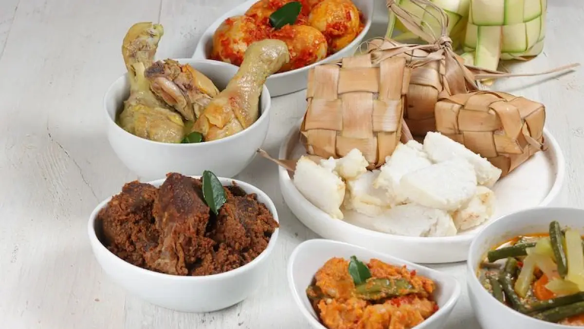 ILUSTRASI: Makanan yang biasa kita temukan saat Idulfitri. (ENESIA)