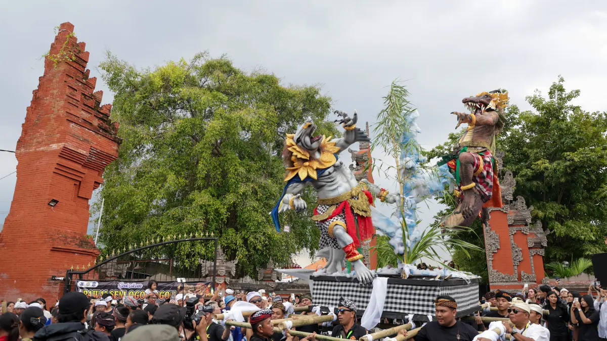 Pelaksanaan Tawur Agung dengan pawai ogoh-ogoh diikuti oleh ratusan umat Hindu di Surabaya. (HUMAS PEMKOT SURABAYA)