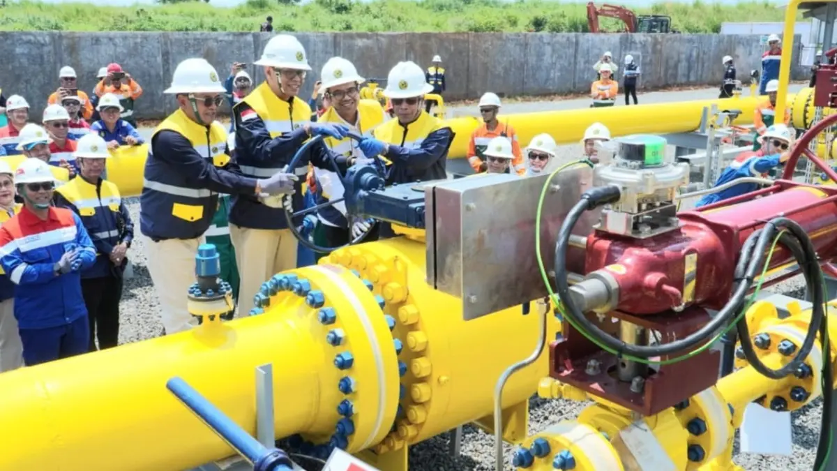 Prosesi pengaliran gas perdana pada proyek pipa transmisi gas bumi Cirebon–Semarang (Cisem) Tahap 2 di Kawasan Industri Terpadu Batang (KITB), Rabu (18/3). (PGN)