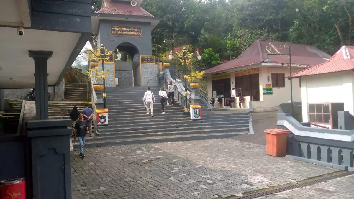 Kawasan Wisata Religi Gunung Kawi di Kabupaten Malang. (LAMBERTUS HUREK/RADAR SURABAYA)