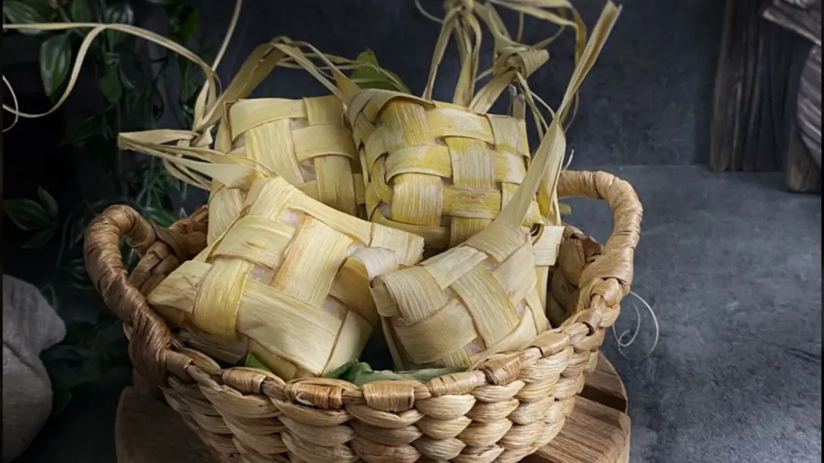 Ketupat bukan hanya kuliner, namun menjadi simbol dakwah, budaya, dan filosofi hidup masyarakat Nusantara. (Pinterest)