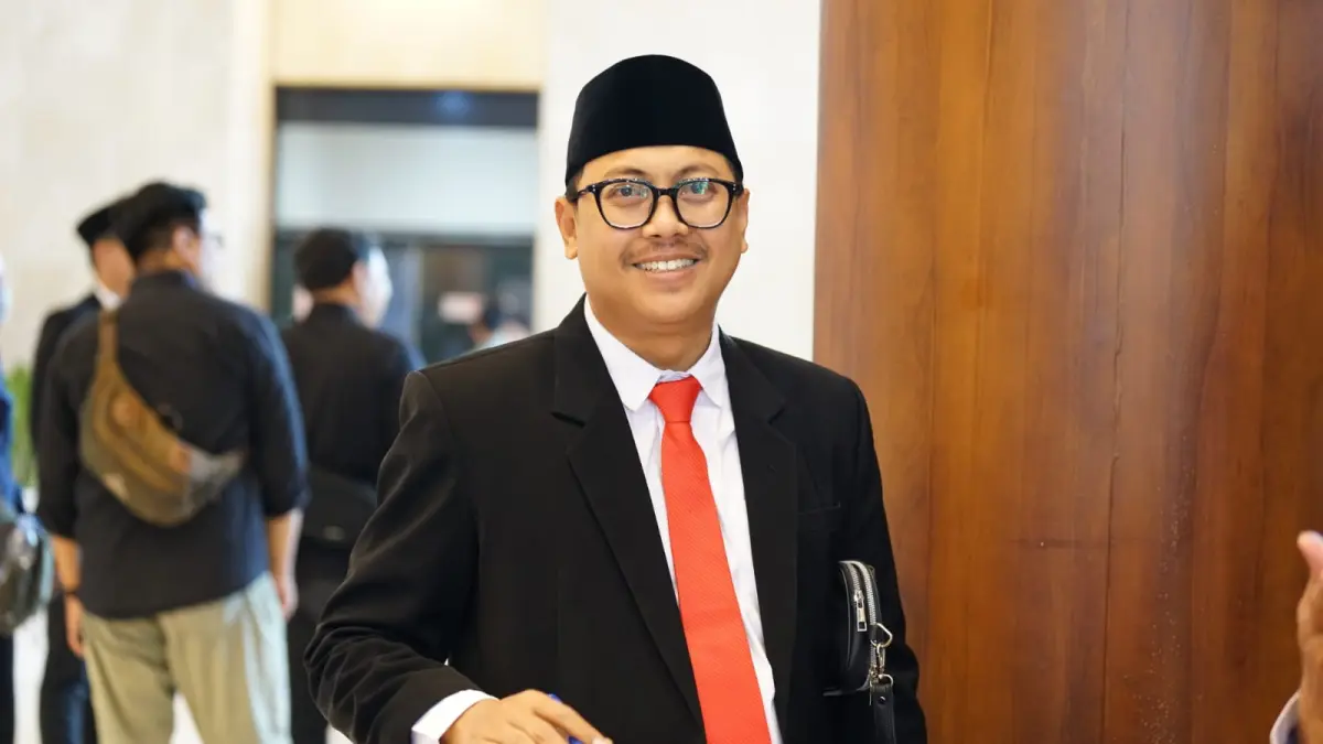 GOTONG ROYONG: Ketua Fraksi PKB DPRD Jatim, Muhammad Ashari, mengajak anggota sisihkan gaji untuk membantu masyarakat hadapi tekanan ekonomi.(IST/RADAR SURABAYA)
