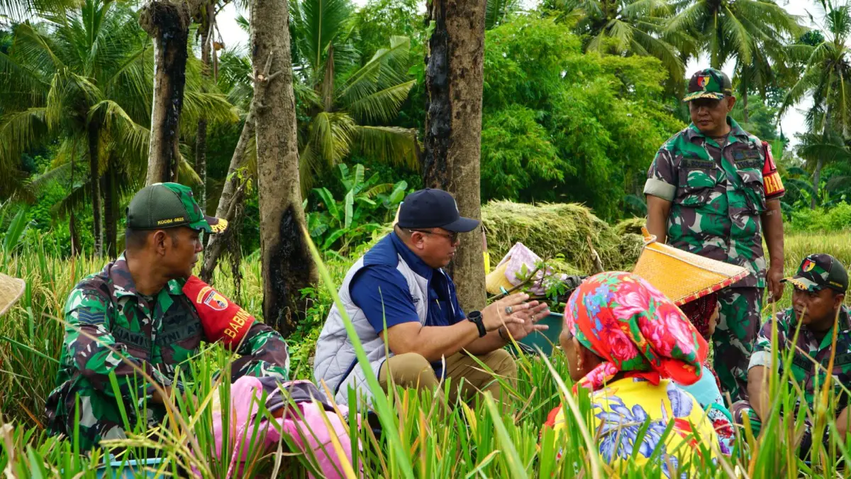 OPTIMISTIS: Pemimpin Wilayah Perum Bulog Kanwil Jatim, Langgeng Wisnu Adinugroho, mengaku serapan gabah tetap jalan meski Lebaran sehingga stok beras aman.(IST/RADAR SURABAYA)