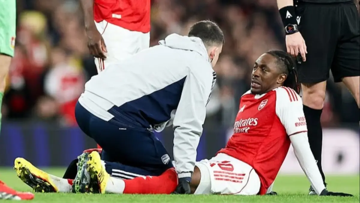 Eberechi Eze diperkirakan akan menepi sekitar satu bulan pada fase krusial akhir musim setelah mengalami cedera betis./Dailymail.