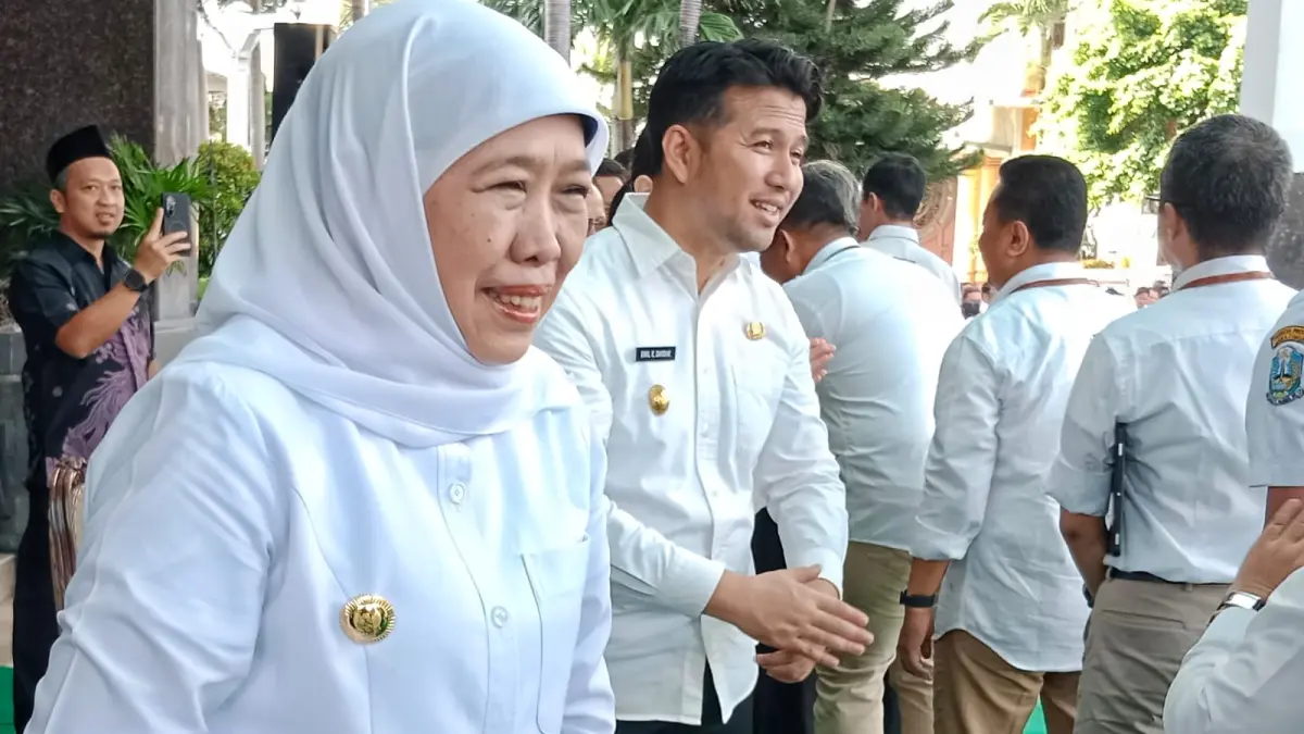 Gubernur Jawa Timur Khofifah Indar Parawansa menjelaskan skema penghematan bahan bakar minyak. (IST)