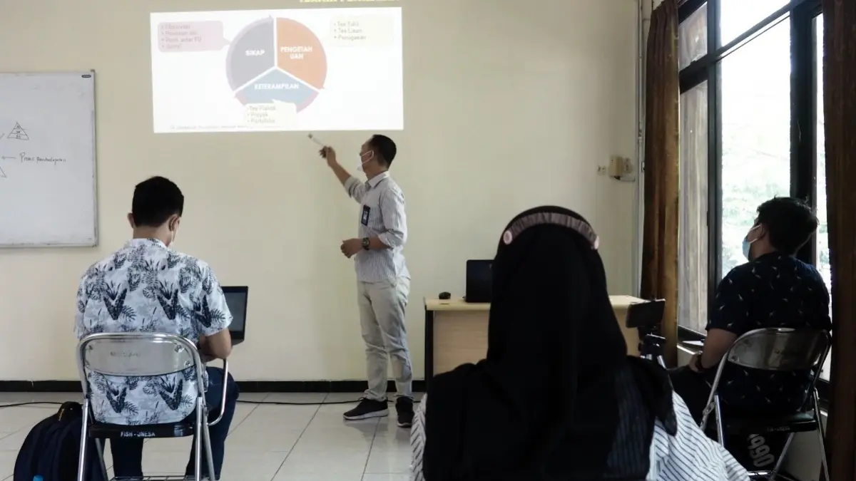 KULIAH: Setelah libur panjang lebaran mahasiswa harus kembali ke kampus untuk kuliah. (IST)