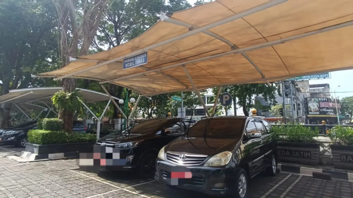 PERIKSA: Wagub Jatim Emil Elestianto Dardak memastikan akan zegera mengecek terkait kendaraan dinas yang viral digunakan mudik dan terekam di Arteri Jombang. (IST/RADAR SURABAYA)