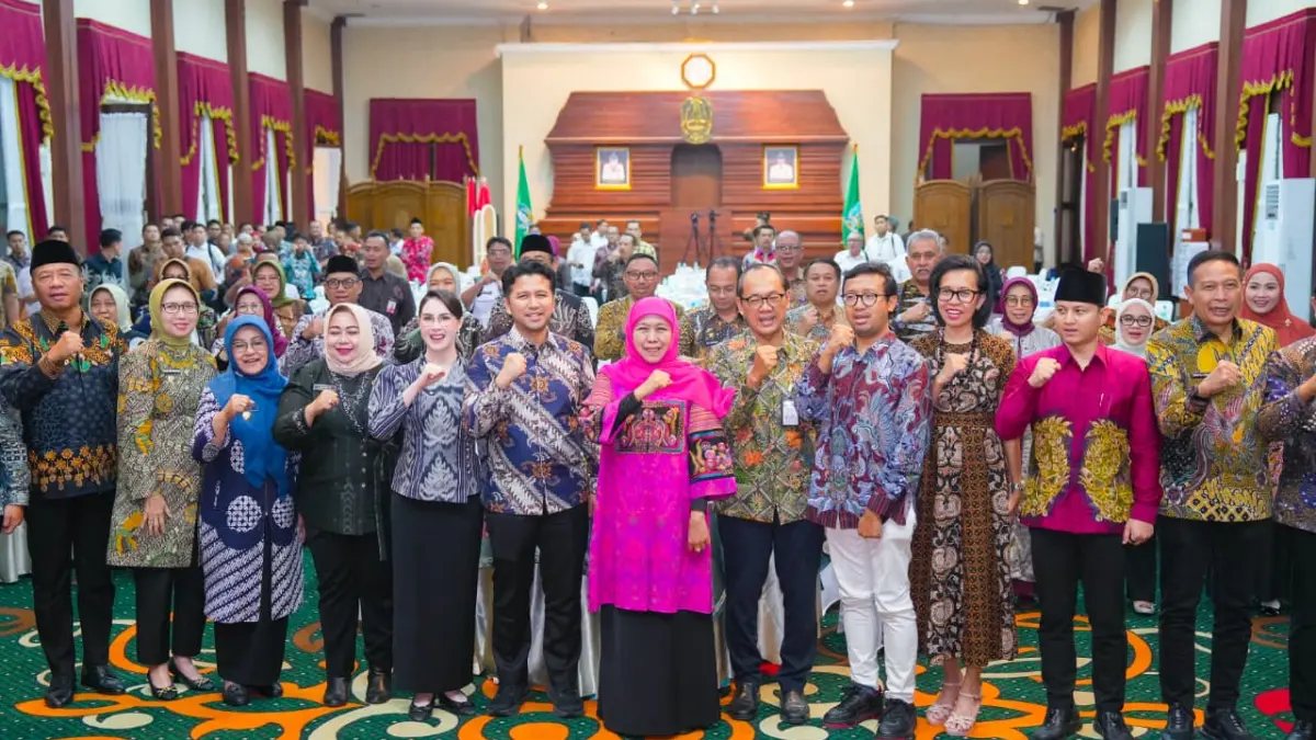 Gubernur Jatim Khofifah Indar Parawansa dalam kegiatan diskusi publik bersama Bupati dan Wali Kota se-Jawa Timur di Gedung Negara Grahadi, Surabaya, Rabu (25/3). (Humas Pemprov Jatim)