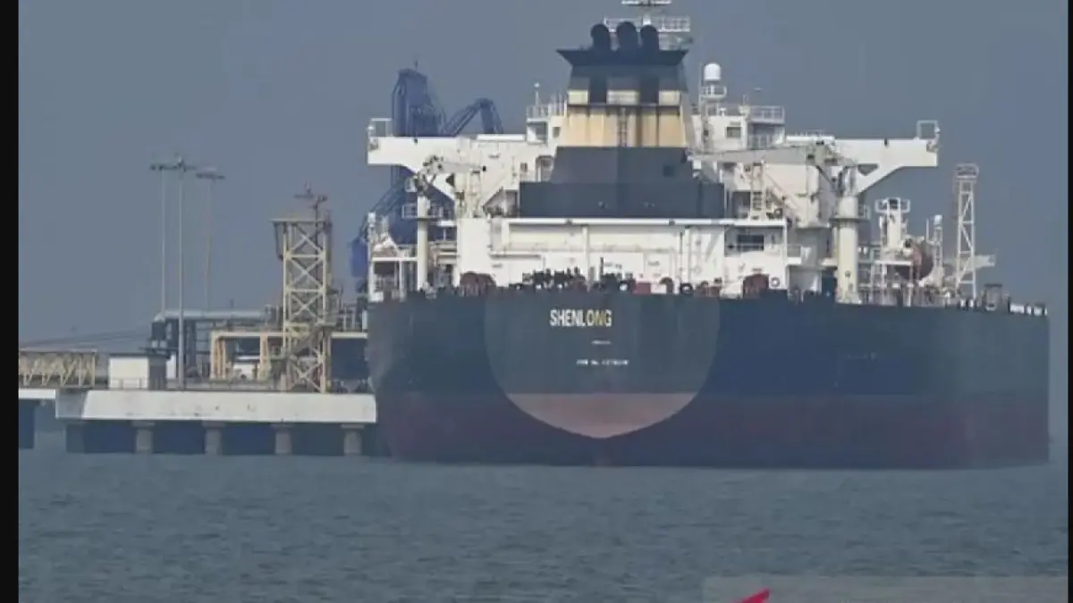 Kapal berbendera Liberia setelah melalui Selat Hormuz. (ANTARA)