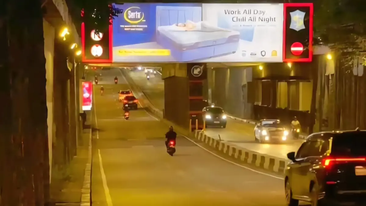 MENYALA: Dishub Surabaya melakukan perbaikan tidak sampai 1x24 jam di underpass Satelit. (IST/RADAR SURABAYA)