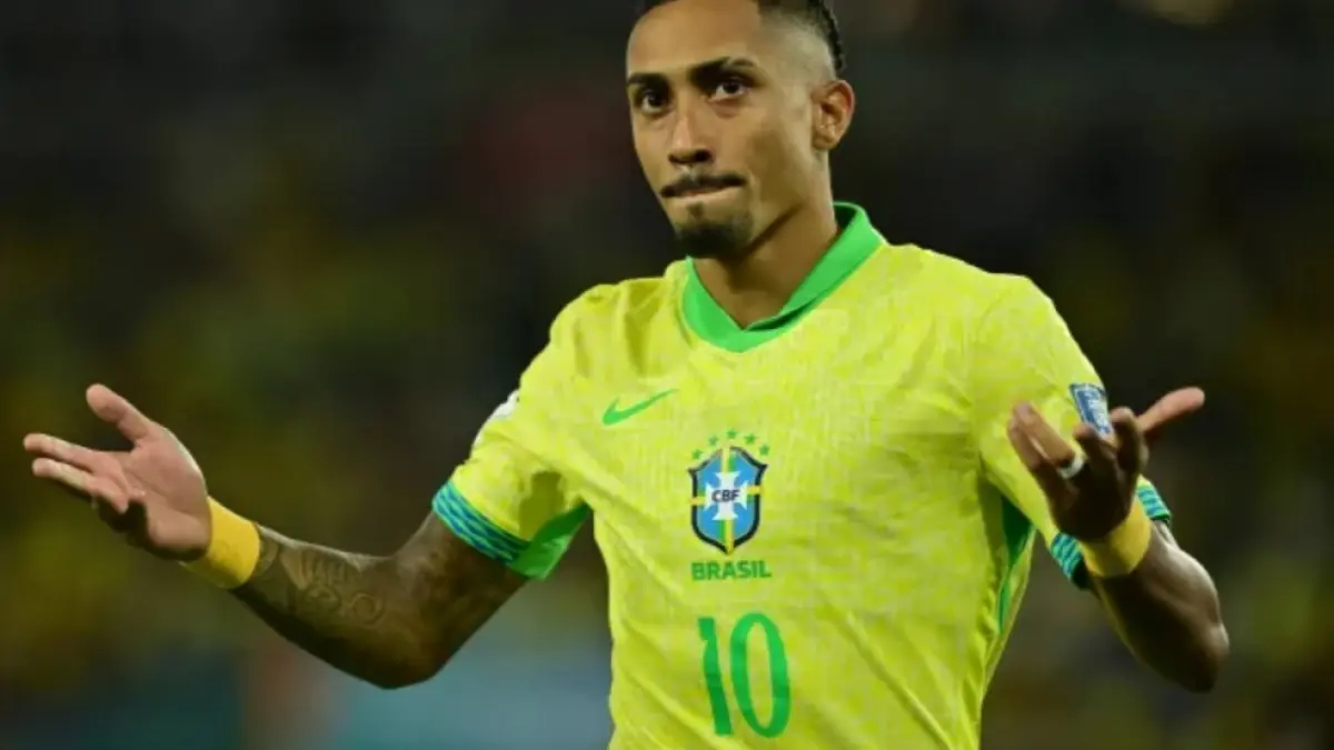 Raphinha jadi korban pertandingan uji coba Brasil. / Sportmole. 