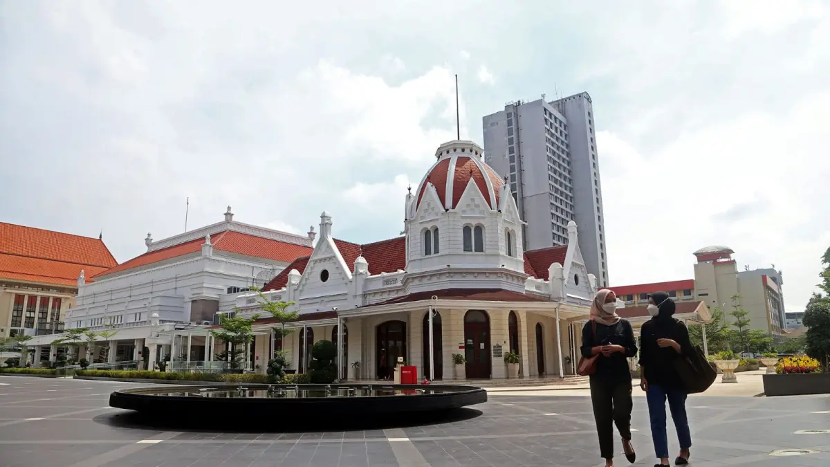 IKONIK: Bangunan Balai Pemuda di Jalan Gubernur Suryo Surabaya yang disiapkan menjadi ‘rumah bersama’ seniman. (DIMAS MAHENDRA/RADAR SURABAYA)