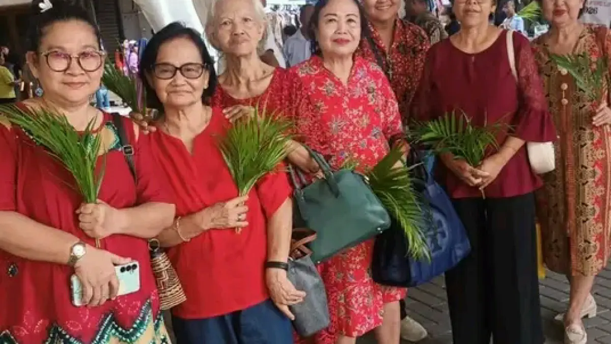 Umat Katolik merayakan Minggu Palma di Surabaya. (IST)