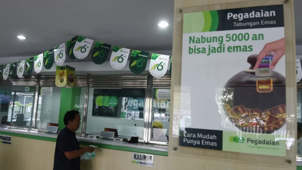 CARI SOLUSI: Aktivitas di salah satu kantor cabang Pegadaian. Emas masih mendominasi barang jaminan di Pegadaian. &nbsp;(IST)