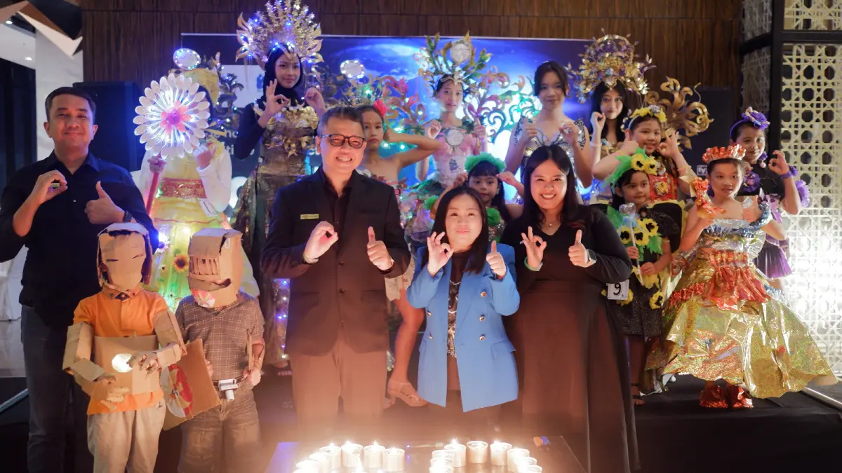 KOLABORASI: Situasi Earth Hour 2026 di Whiz Luxe Hotel Spazio Surabaya yang mengusung konsep eco-friendly lifestyle. (ISTIMEWA)