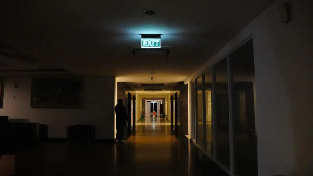 PADAMKAN LAMPU SATU JAM: Perkantoran di wilayah operasi kilang di lingkungan Pertamina Patra Niaga melakukan aksi nyata hemat energi untuk peringati Earth Hour. (ETI)