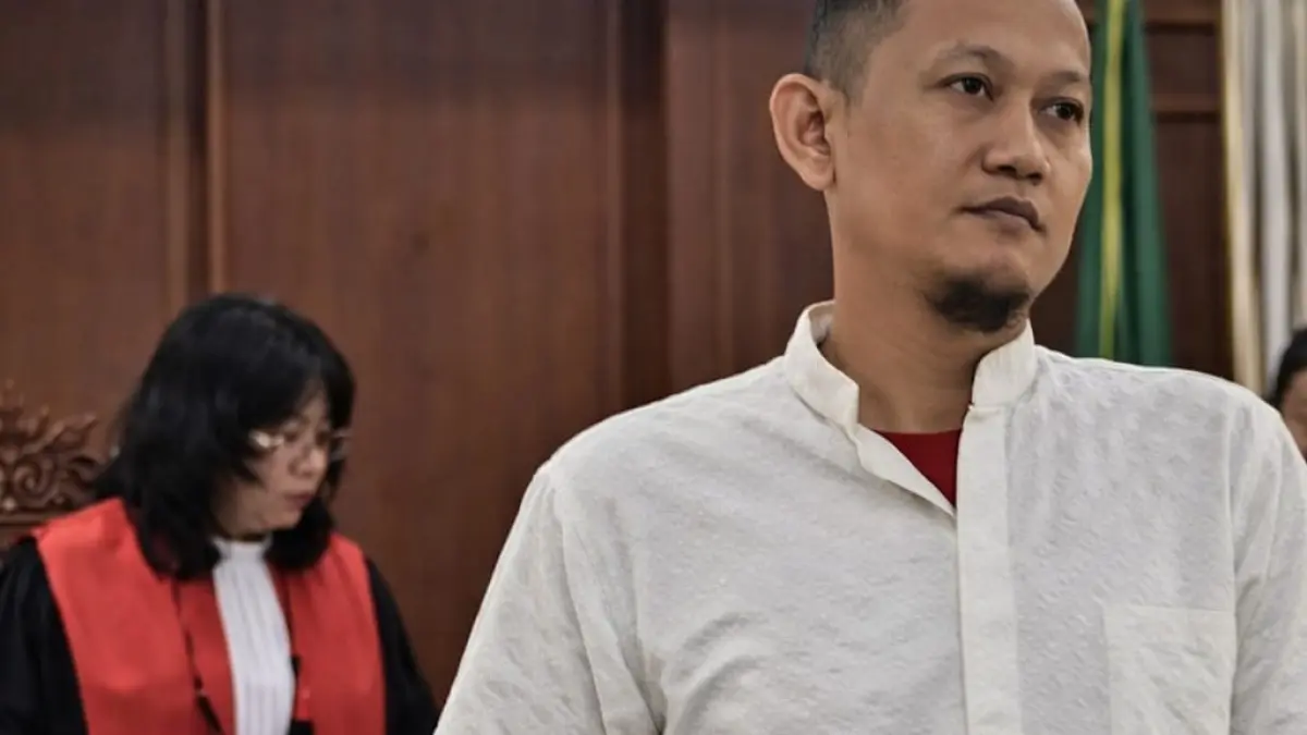 TANGGUNG JAWAB: Terdakwa mantan kepala toko sepeda lakukan penggelapan uang perusahaan Rp 135 juta divonis di PN Surabaya.(IST/RADAR SURABAYA)