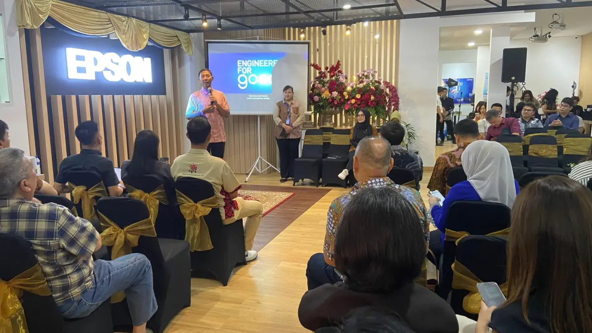MULAI BEROPERASI: Pembukaan Epson Solution Center di kawasan Gubeng Surabaya Selasa, (31/3). (RAHMAT SUDRAJAT/RADAR SURABAYA)