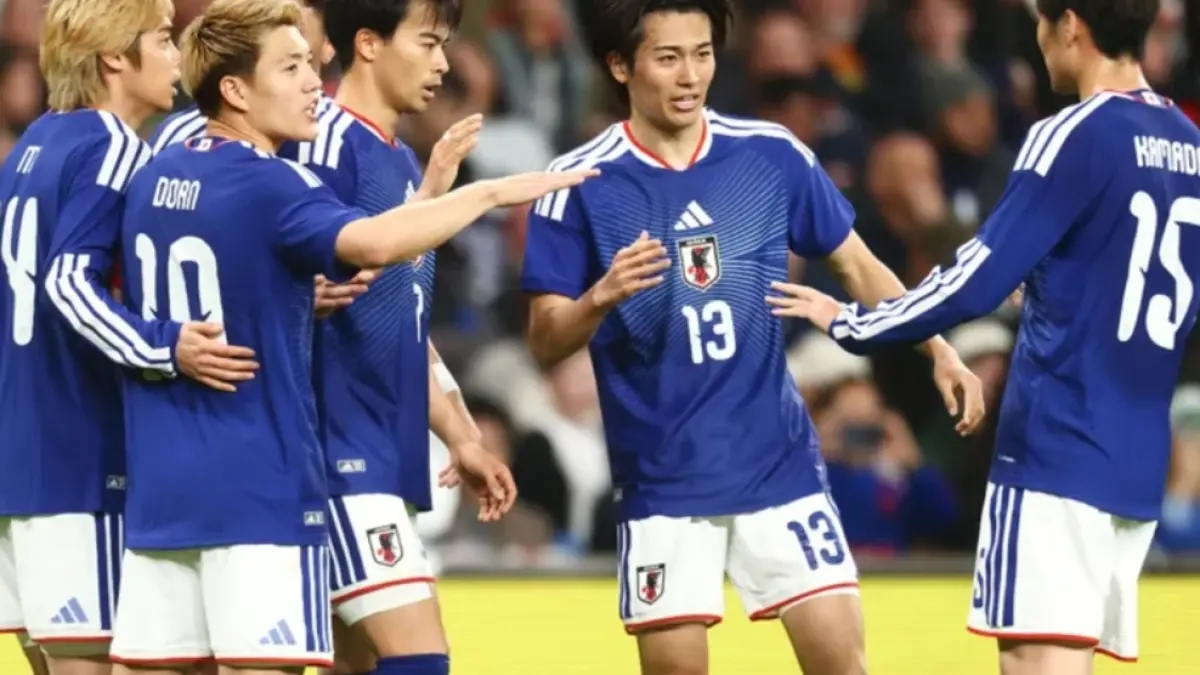 Kauro Mitoma (dua dari kanan) bawa Jepang kalahkan Inggris di Stadion Wembley, London. / Sportmole. 