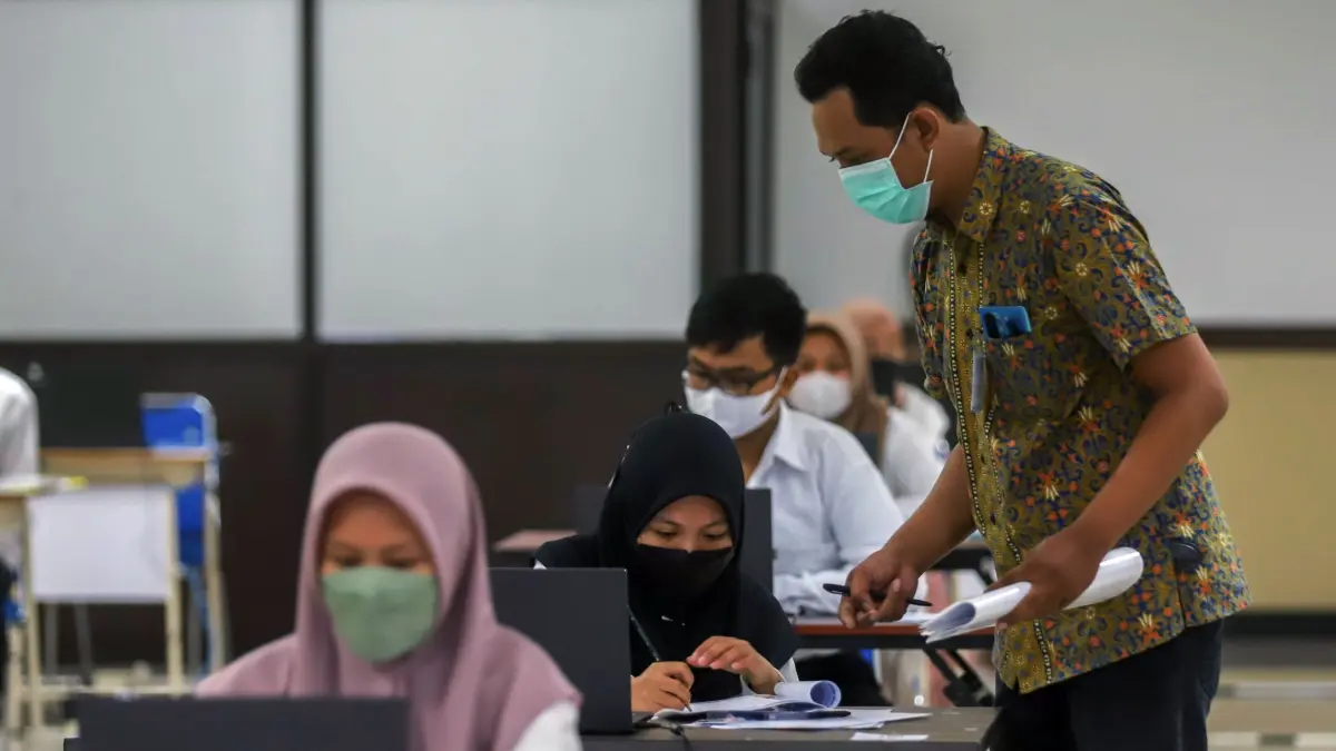 Para calon mahasiswa yang tidak registrasi ulang saat SNBP tidak bisa ikut jalur SNBT maupun mandiri. (Rahmat Sudrajat/Radar Surabaya)