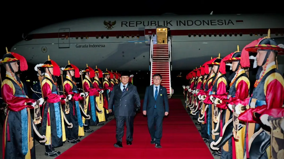 Presiden RI Prabowo Subianto disambut Presiden Korsel Lee Jae Myung di Seoul, Rabu (1/4). (IST)