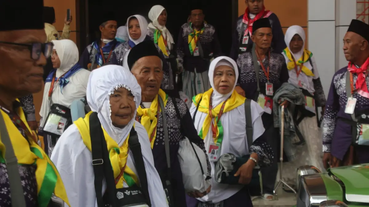 Jemaah haji saat keberangkatan pada pelaksanaan haji tahun lalu. (Rahmat Sudrajat/Radar Surabaya)