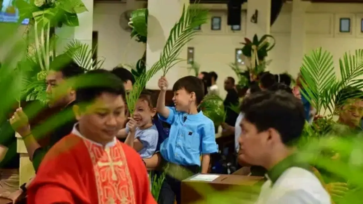 Perayaan Minggu Palma mengawali Pekan Suci Paskah bagi umat Kristiani di Surabaya. (IST) 