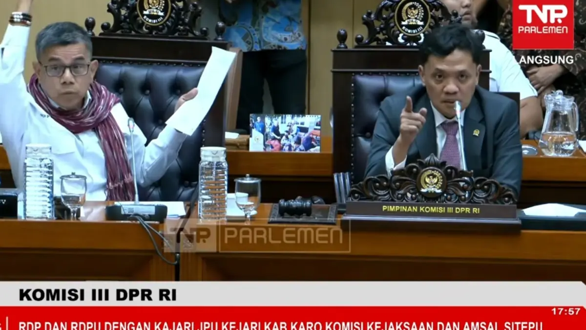 Emosi : Anggota Komisi III DPR RI Hinca Panjaitan (kiri) dan Ketua Komisi III DPR RI, Habiburokhman meminta Kajari Karo dicopot.