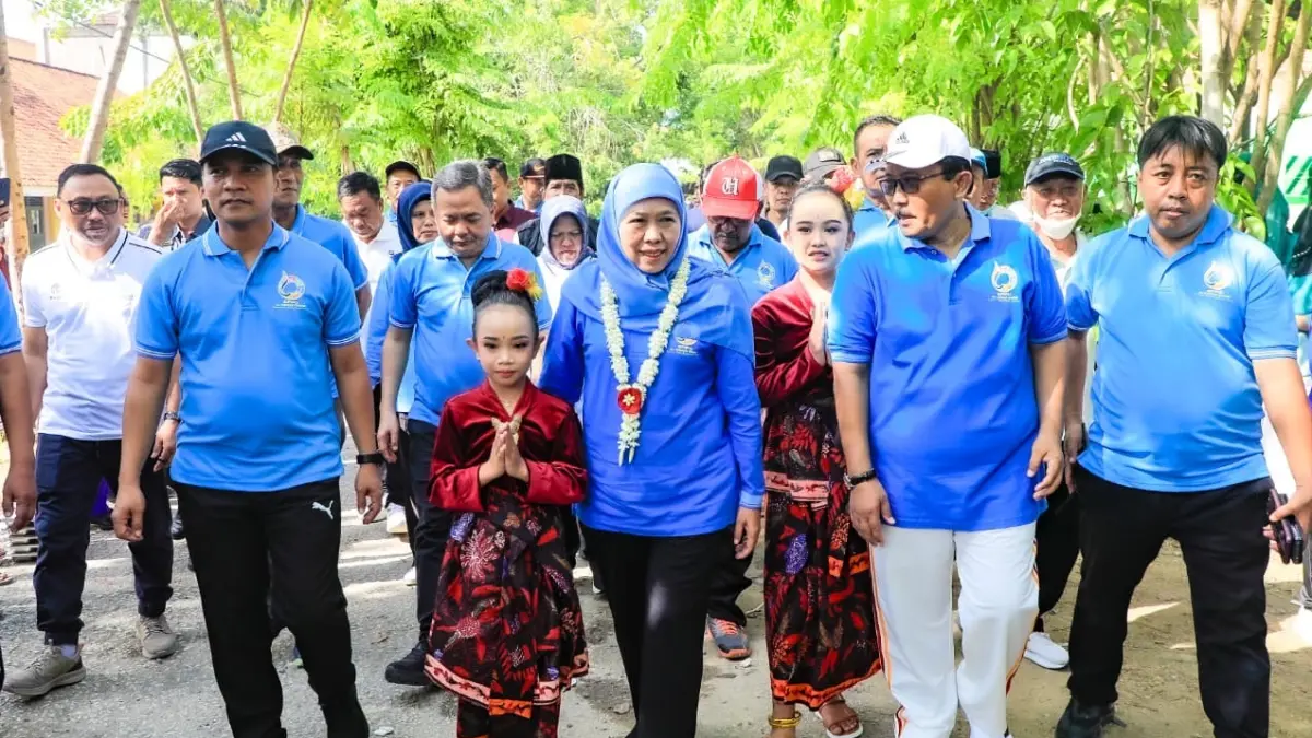 Hadiri Jalan Sehat Formasi MBG 2026 di Bangkalan, Gubernur Jatim Khofifah Indar Parawansa mendorong penguatan tata kelola MBG, Sabtu (4/4). (HUMAS PEMPROV JATIM)