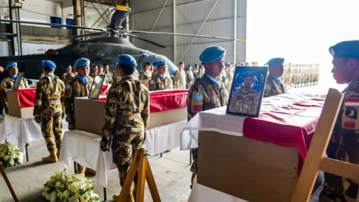 Pelepasan dan penghormatan tiga jenazah personel penjaga perdamaian Indonesia yang tergabung dalam misi United Nations Interim Force in Lebanon (UNIFIL) di Hanggar Lebanese Air Force, Beirut Lebanon. (ANTARA FOTO/Bakom RI) 