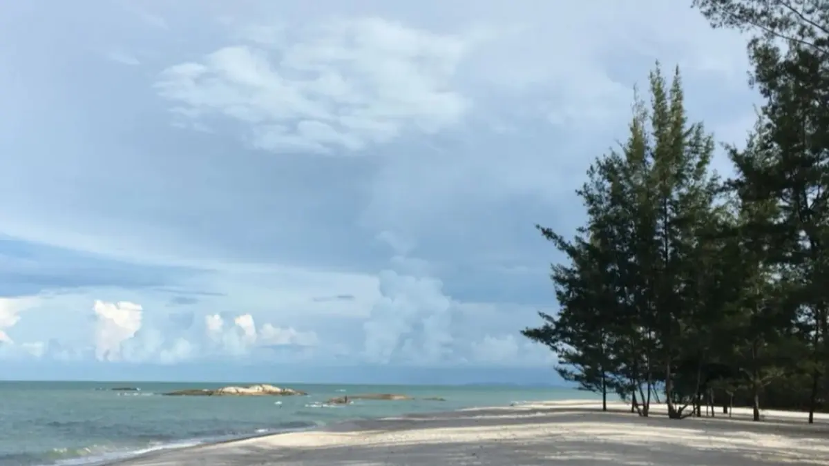3 Pelajar terseret ombak di Pantai Cemara Cianjur, 1 meninggal dan 2 selamat. (ISTIMEWA)