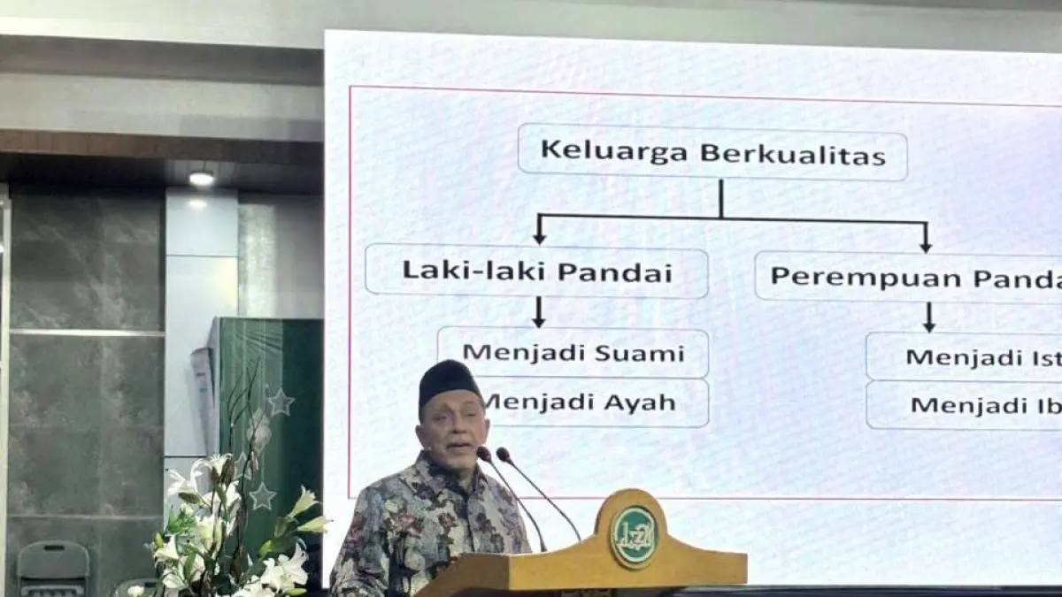 Abdulkadir Baraja Baraja saat sambutan halalbihalal. (ANAS/ RADAR SURABAYA)