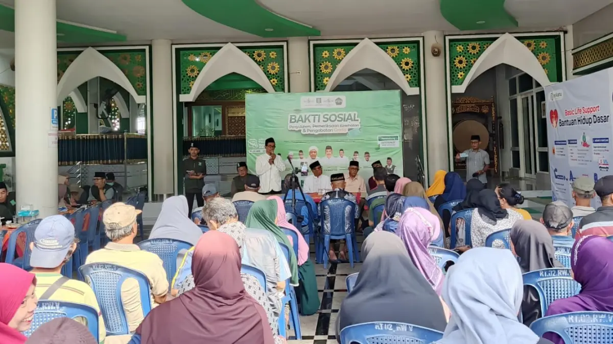 ANTUSIAS:  Warga mengikuti edukasi kesehatan sebagai langkah awal meningkatkan kesadaran hidup sehat.(IST/RADAR SURABAYA)