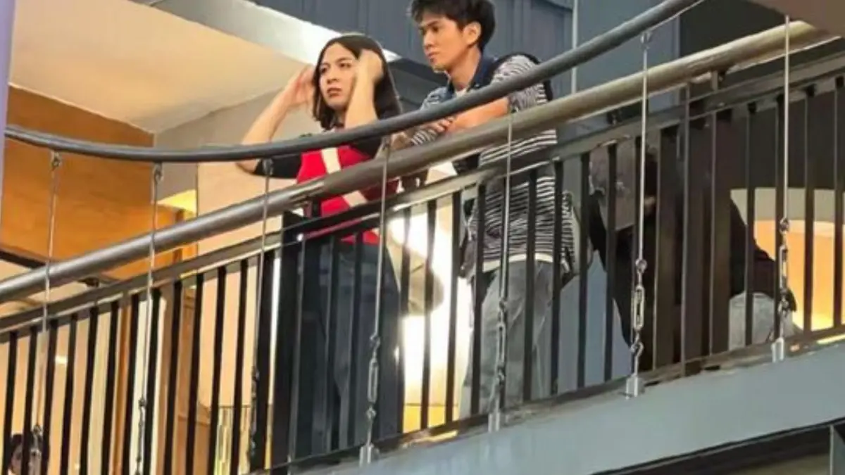 Foto yang beredar di dunia maya memperlihatkan Bernadya dan Iqbaal Ramadhan jalan bareng di pusat perbelanjaan. (Instagram)