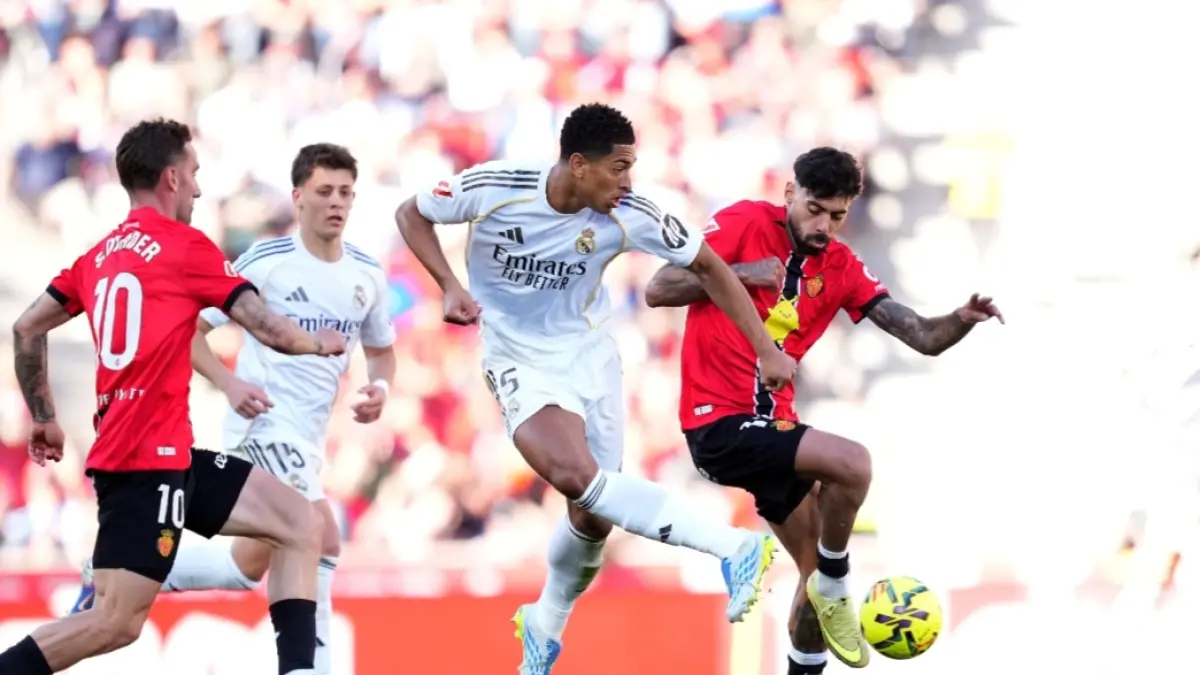 Jude Bellingham (tengah) gagal bawa Real Madrid raih kemenangan. (Football Espana). 