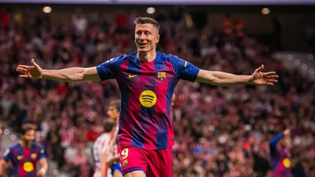 Robert Lewandowski jadi penentu kemenangan Barcelona. (Football Espana). 