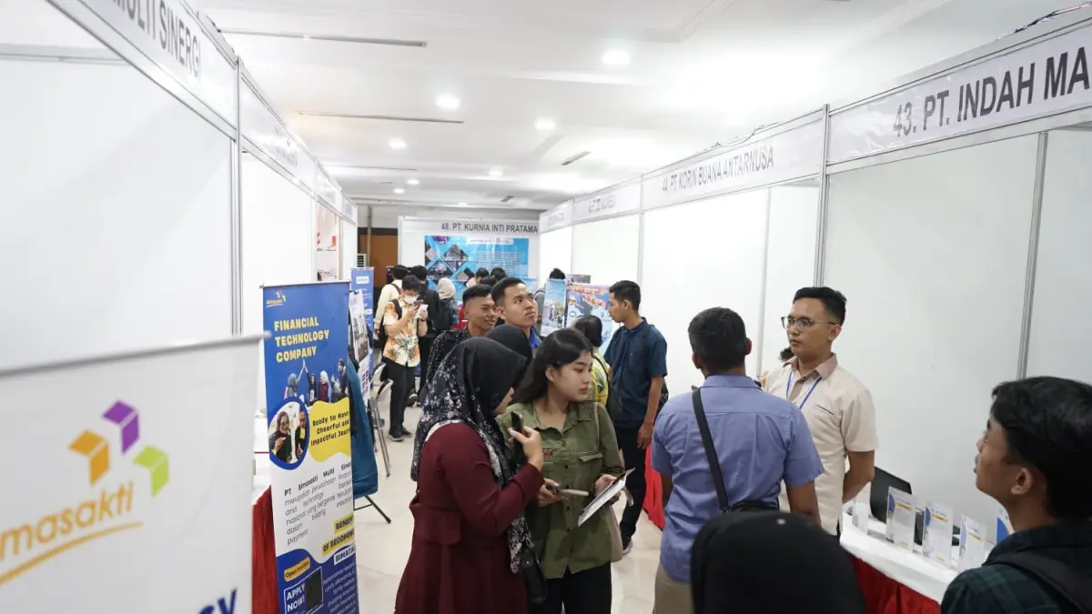 DITUNGGU: Pemkot Surabaya membuka 1.000 lebih lowongan kerja yang diprioritaskan untuk warga Surabaya.(IST/RADAR SURABAYA)