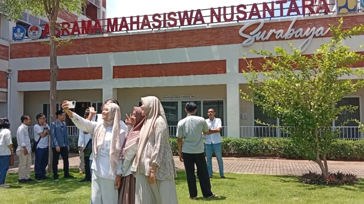 Mahasiswa dari seluruh Indonesia yang kuliah di Surabaya menjadi penghuni  Asrama Mahasiswa Nusantara (AMN) Surabaya.(Rahmat Sudrajat) 