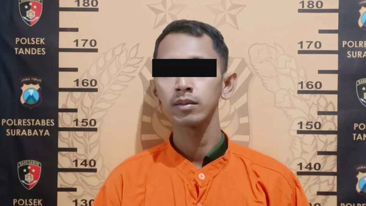 PENGGELAPAN: Penjaga warkop di Jalan Manukan Kulon, Surabaya, ditangkap usai gelapkan motor dan uang penjualan karena kecanduan biliar.(IST/RADAR SURABAYA)