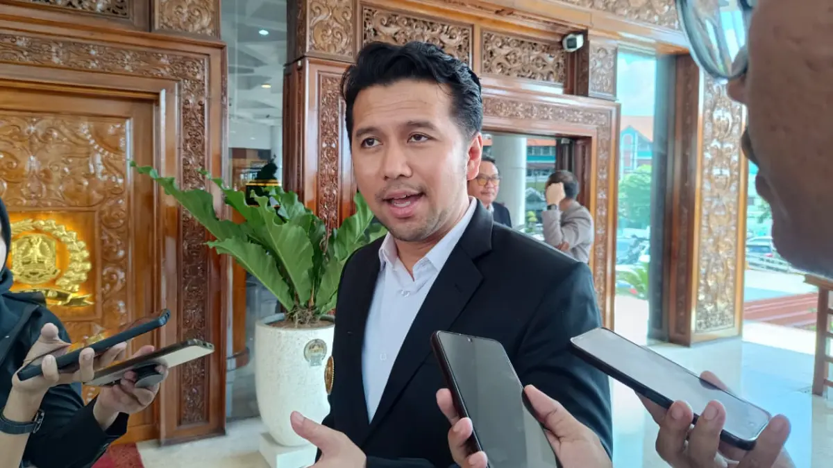 TEGAS: Wagub Jatim Emil Elestianto Dardak memastikan Pemrov Jatim ikut arahan pusat terkait kebijakan WFH.(IST/RADAR SURABAYA)