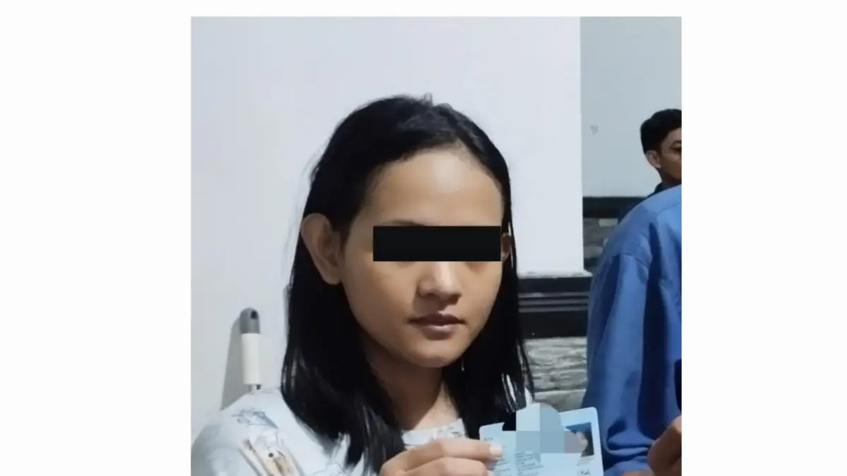 DIAMANKAN: Tersangka penipuan sembako murah di Surabaya berinisial EA sudah ditahan Polres Pelabuhan Tanjung Perak. (IST/RADAR SURABAYA)