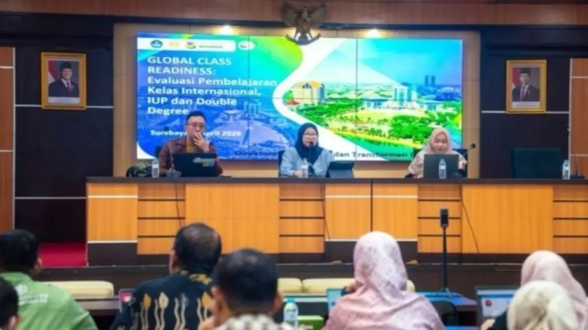 Pembahasan Global Class Readiness yang digelar Direktorat Pendidikan dan Transformasi Pembelajaran (DPTP) di Gedung Rektorat Kampus 2 Unesa Lidah Wetan. (Rahmat Sudrajat). 