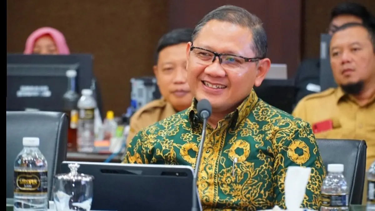 SOLUSI: Kepala Dindik Jatim, Aries Agung Paewai, akan segera mengisi jabatan kepala sekolah yang kosong. (IST/RADAR SURABAYA)