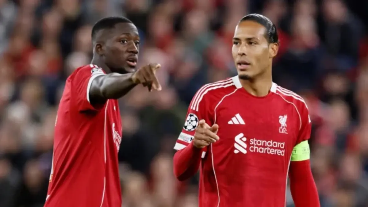 Ibrahima Konate (kiri) bersama Virgil Van Dijk. (Sportmole) 