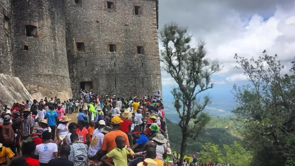 30 orang tewas akibat desak-desakan di Benteng Laferriere, Haiti. (AP)