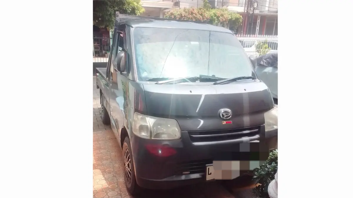 DIRINGKUS: Mobil pikap yang sempat hilang dicuri di Jalan Kutisari Selatan II, Surabaya, akhirnya ditemukan di Tulungagung. Dua pelaku ditangkap polisi.(IST/RADAR SURABAYA)