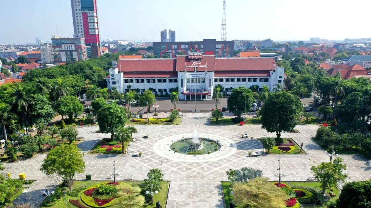 KAJIAN: Rencana Pemkot Surabaya untuk memadamkan lampu mendapat sorotan DPRD Surabaya. Dewan meminta ada kajian terkait efisiensi anggaran ini.(IST/RADAR SURABAYA)