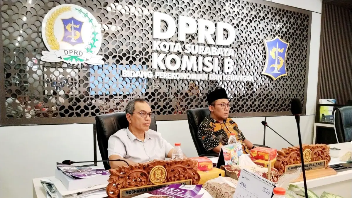CARI KEJELASAN: Komisi B DPRD Surabaya berencana memanggil sejumlah tokoh terkait kasus proyek pengelolaan sampah. (IST/RADAR SURABAYA)