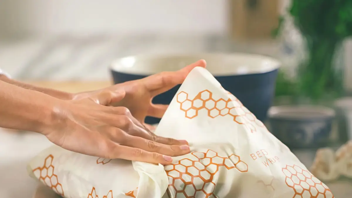 Inovasi: Beeswax wrap jadi pilihan untuk mengurangi plastik sekali pakai di rumah.